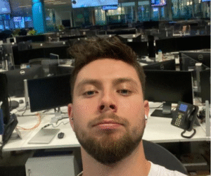 Josh working full time at the CMC Markets office before founding healthshift